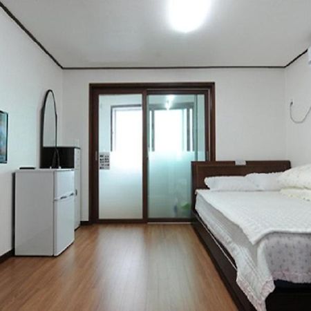 Seongsan Ilchulbong Pension Jeju Exteriör bild